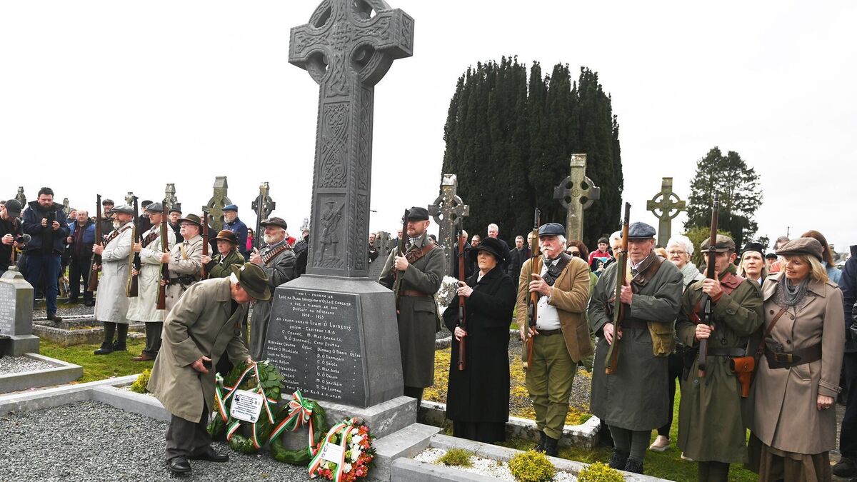 Irish Civil War: Thousands take part in Liam Lynch centenary commemoration in Fermoy - Vimarsana News