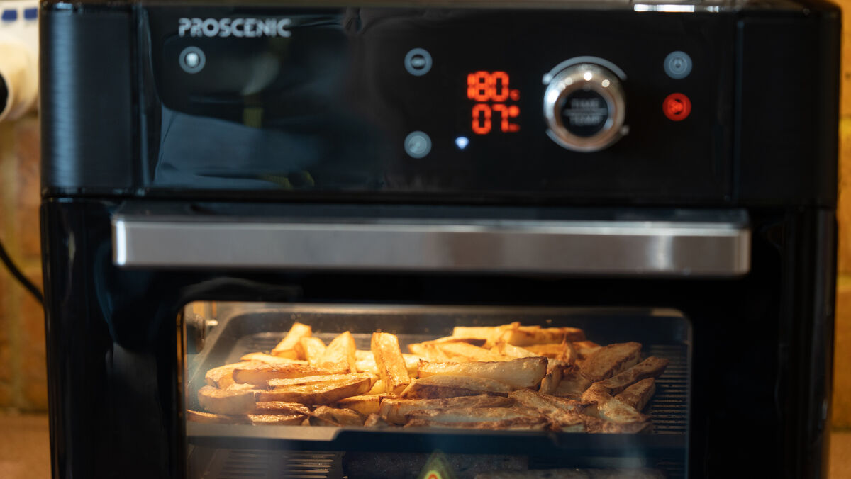 Proscenic says the T31 offers 360° air circulation that heats food evenly. Picture: Noel Campion. Proscenic says the T31 offers 360° air circulation that heats food evenly. Picture: Noel Campion.
