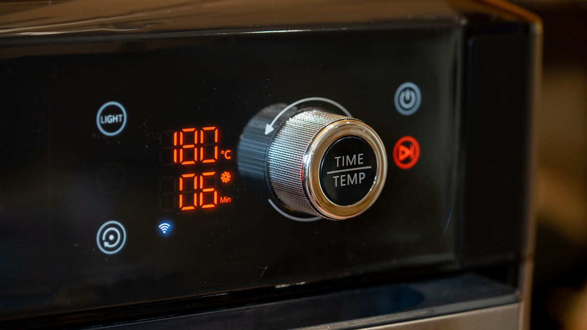 The physical dial and touch-screen buttons make using the Proscenic T31 easy. Picture: Noel Campion. The physical dial and touch-screen buttons make using the Proscenic T31 easy. Picture: Noel Campion.