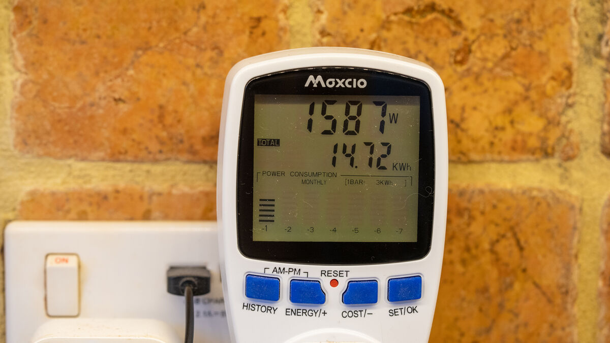 The Proscenic T31 has a maximum power rating of 1,700 watts, which is less than half that of my main oven. Picture: Noel Campion. The Proscenic T31 has a maximum power rating of 1,700 watts, which is less than half that of my main oven. Picture: Noel Campion.