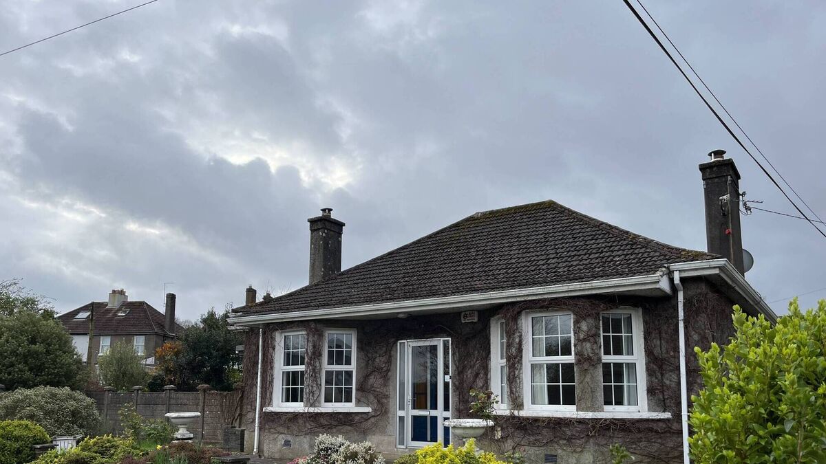 Bright side out for 'retro' €375k Dillons Cross, Cork city four-bed bungalow - Vimarsana News