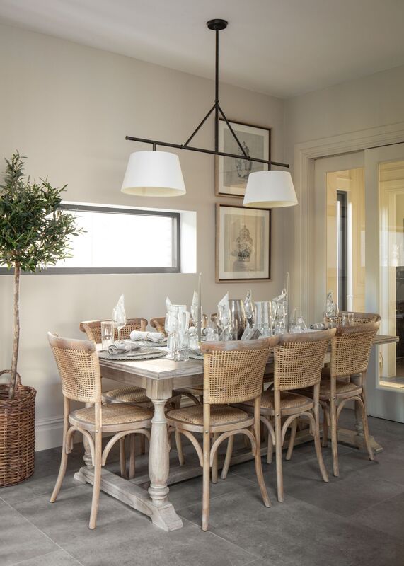 An eye-catching double light fitting provides ample illumination over the dining table which can be extended to seat up to 10 guests. An eye-catching double light fitting provides ample illumination over the dining table which can be extended to seat up to 10 guests.