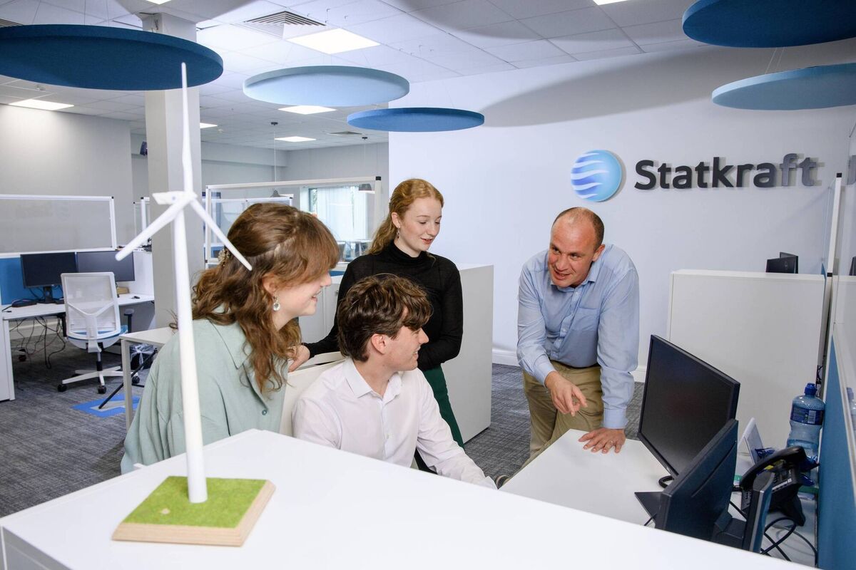 Donal O’Sullivan, VP Wind and Solar Development, Statkraft Ireland, with with Statkraft Ireland scholarship prize winners and UCC Energy Engineering students Aoibheann Maxwell, Thomas Beese and Kate McDermott. 