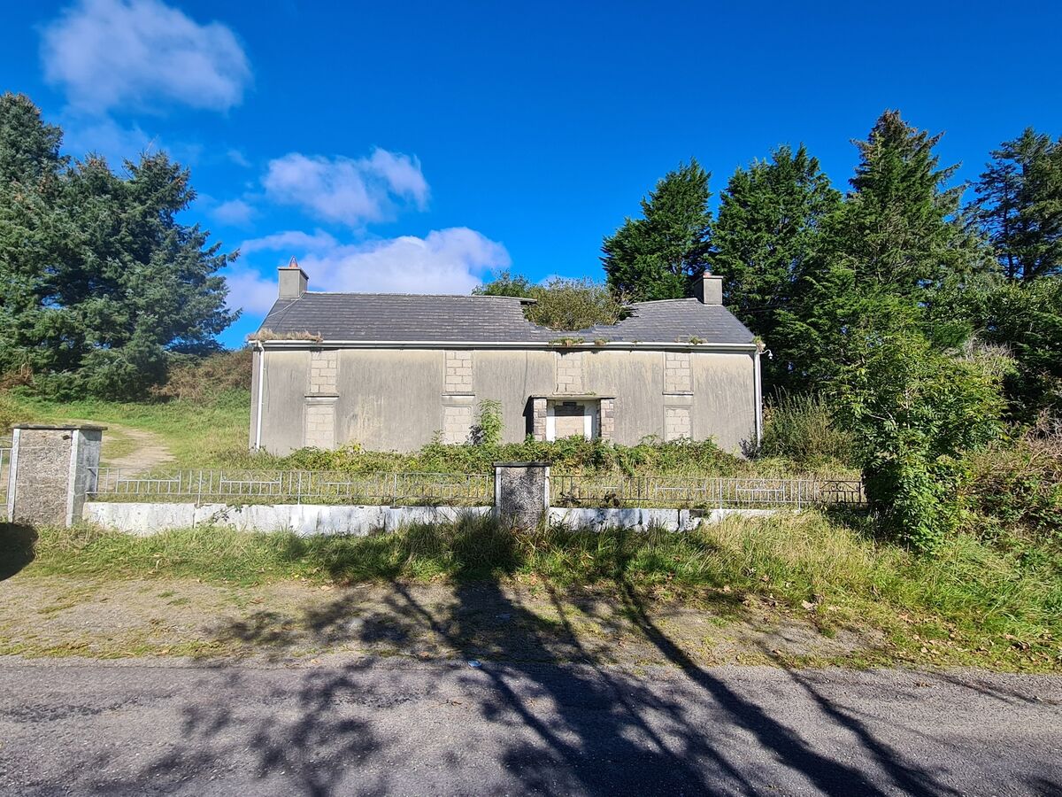 The house on th e70-acre farm at Leitra, Drimoleauge. The house on th e70-acre farm at Leitra, Drimoleauge.