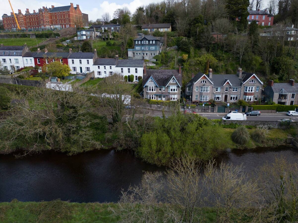 Setting by Rose Hill, above Thomas Davis/Wellington  Bridge