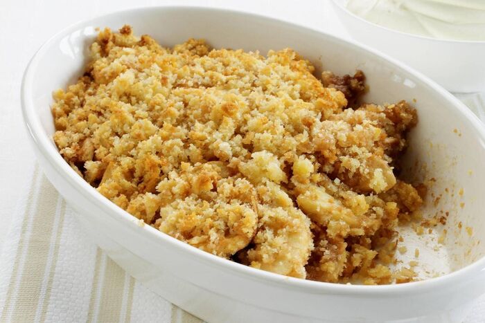 Apple and cinnamon crumble