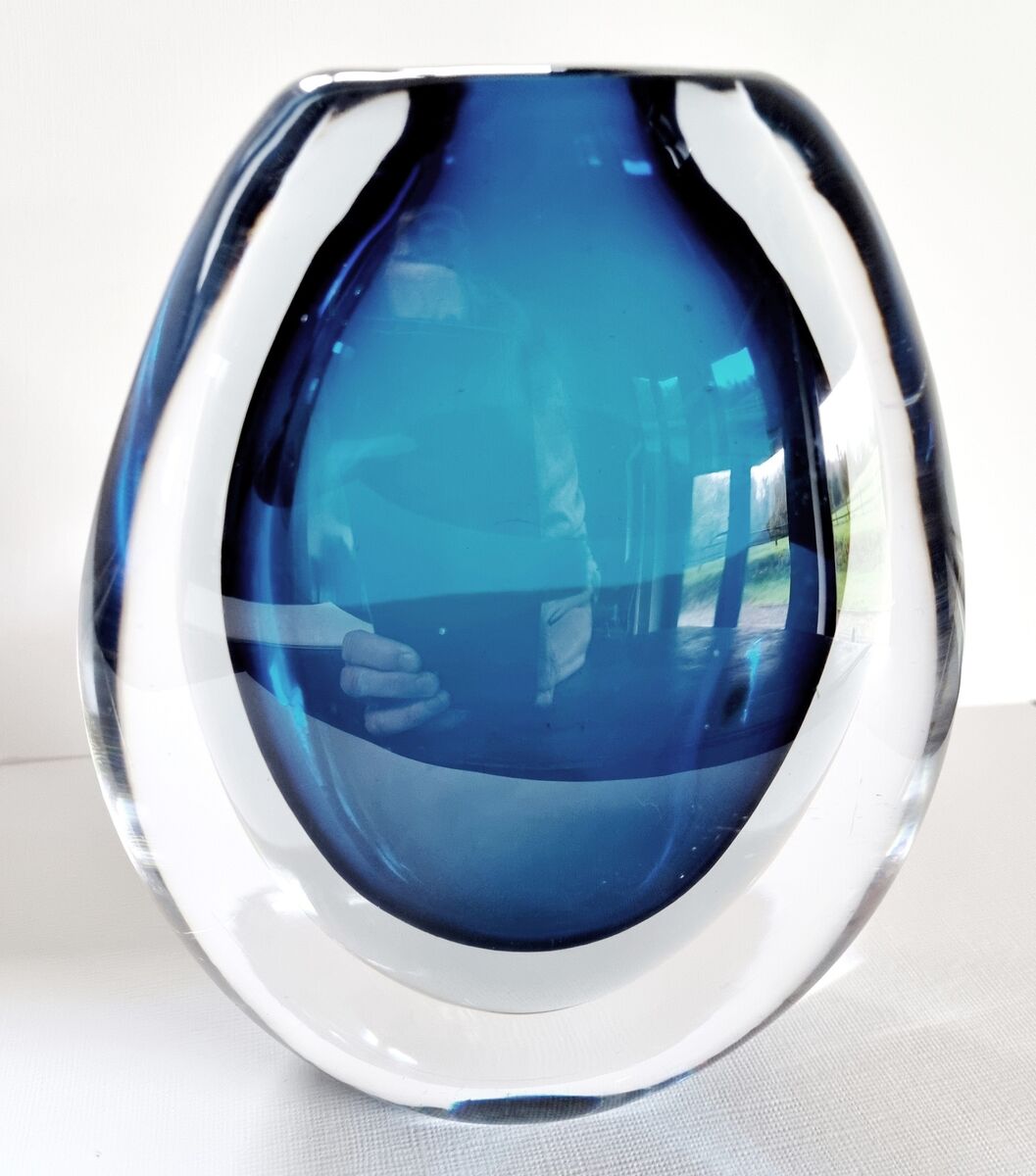 My own boot-sale find: €10 paid for this mouth-watering 1960s example of a Sommerso style cased-glass from the late Vicki Lindstrand for Kosta Boda (inscribed marked). Always insist on perfection with thrifted, vintage glass or pay next to nothing for damaged ìdecoratorî pieces of mid to late-century 20th-century glass.