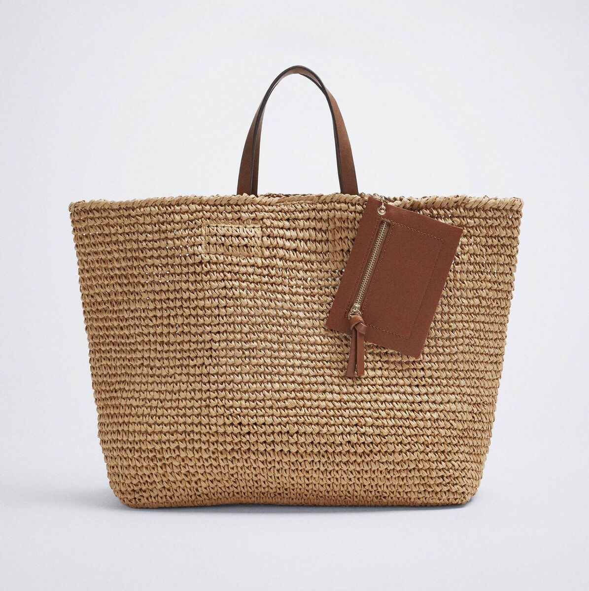 STRAW TOTE BAG WITH PENDANT, Parfois, €39.99 STRAW TOTE BAG WITH PENDANT, Parfois, €39.99