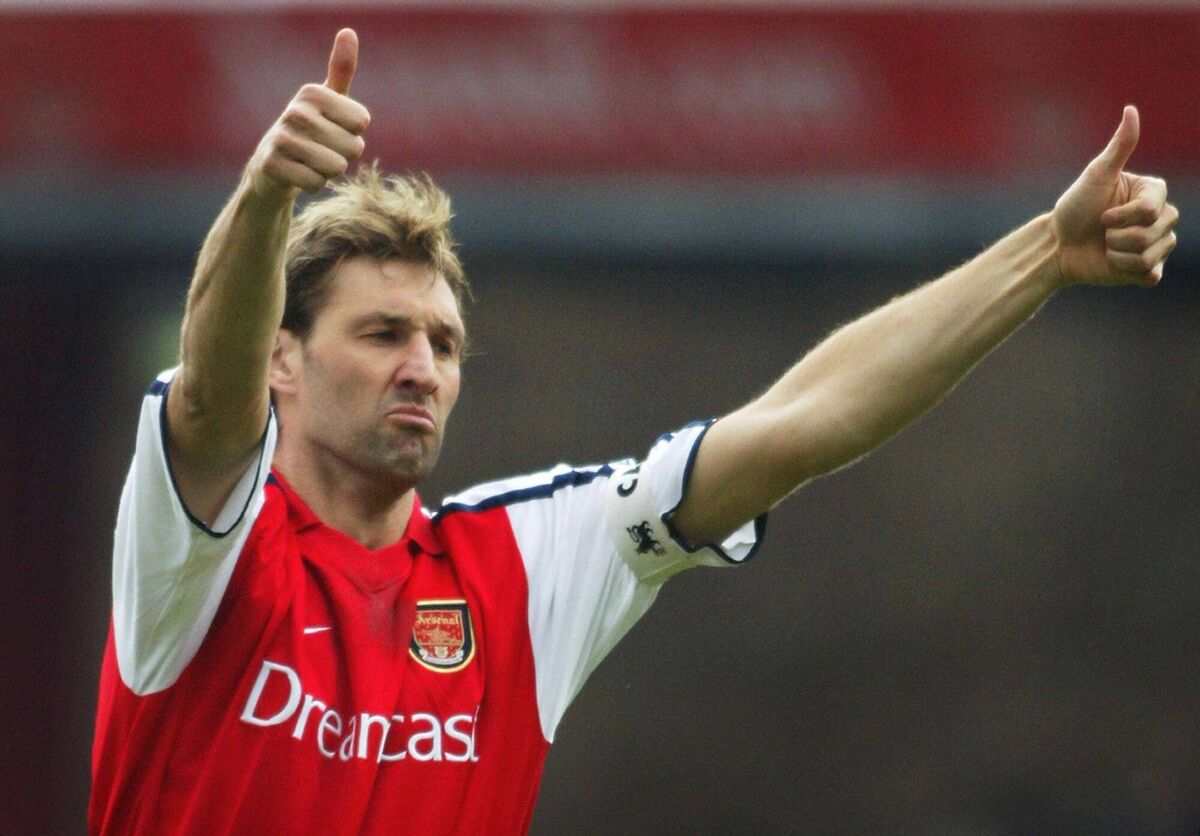 ARSENAL LEGEND: Tony Adams salutes the crowd during the 2002 Premier League game against Sunderland. Pic: Adrian Dennis/AFP via Getty Images