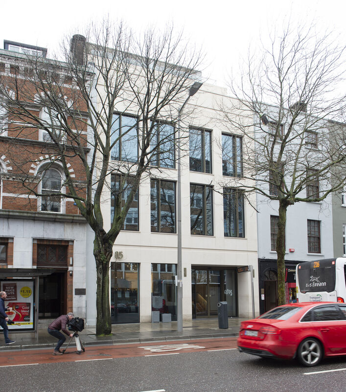  No 85 South Mall was built by JCD on an assembled 0.33 acre site among period buildings