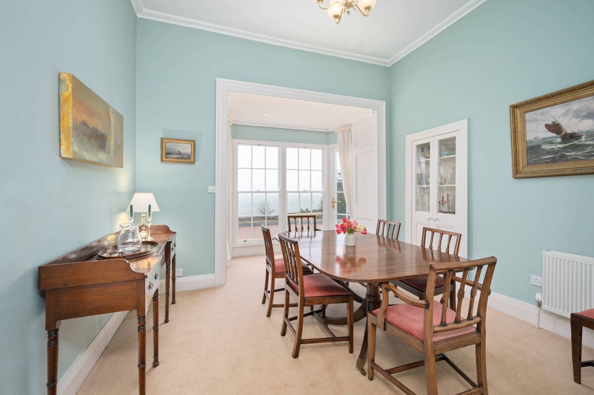 Dining room with bay window