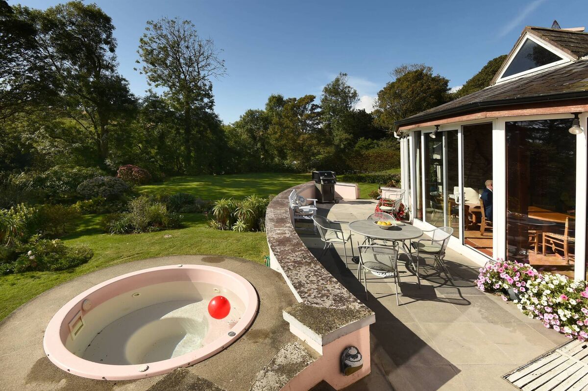 Terrace with hot tub