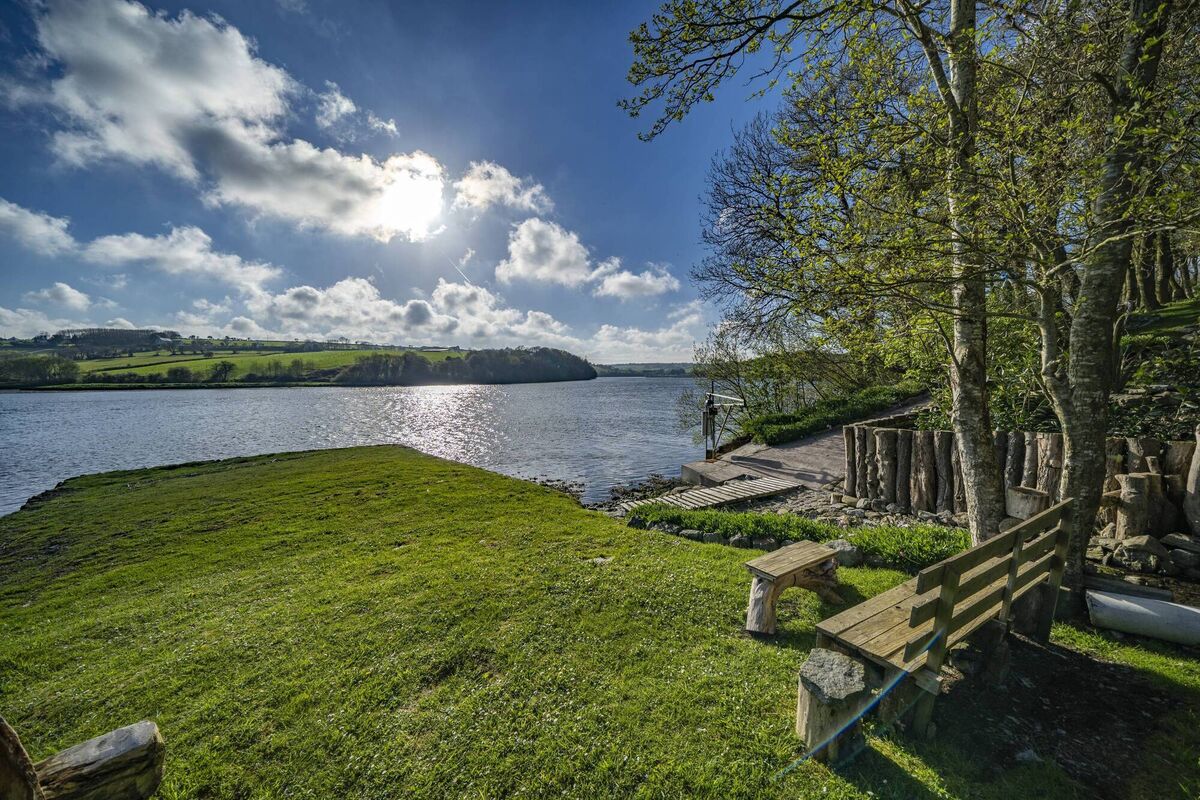 There's right of way access to this jetty on the River Bandon nearby There's right of way access to this jetty on the River Bandon nearby