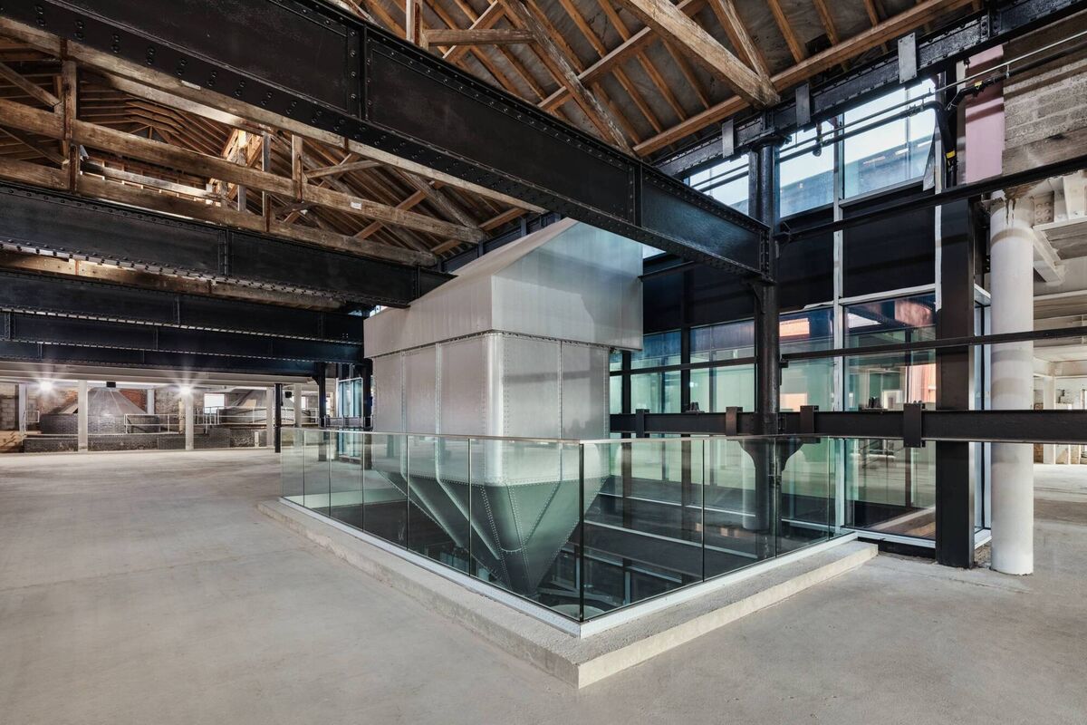 Vintage and modern side by side in the beautifully restored Beamish &amp; Crawford Counting House on Cork's South Main St. 	Picture: Janice O’Connell/F.22
                    