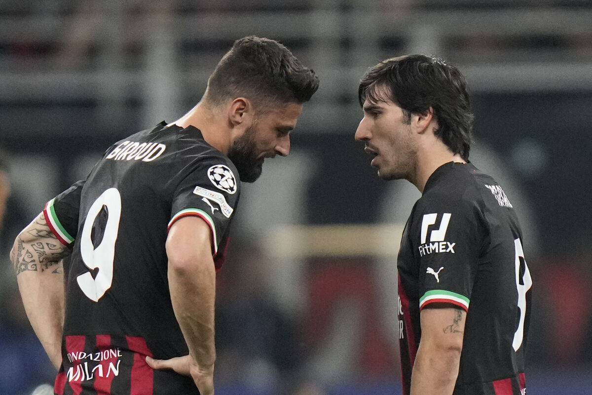 AC Milan's Olivier Giroud, left, talks to AC Milan's Sandro Tonali during the Champions League semifinal first leg soccer match between AC Milan and Inter Milan at the San Siro stadium in Milan, Italy, Wednesday, May 10, 2023. (AP Photo/Luca Bruno)