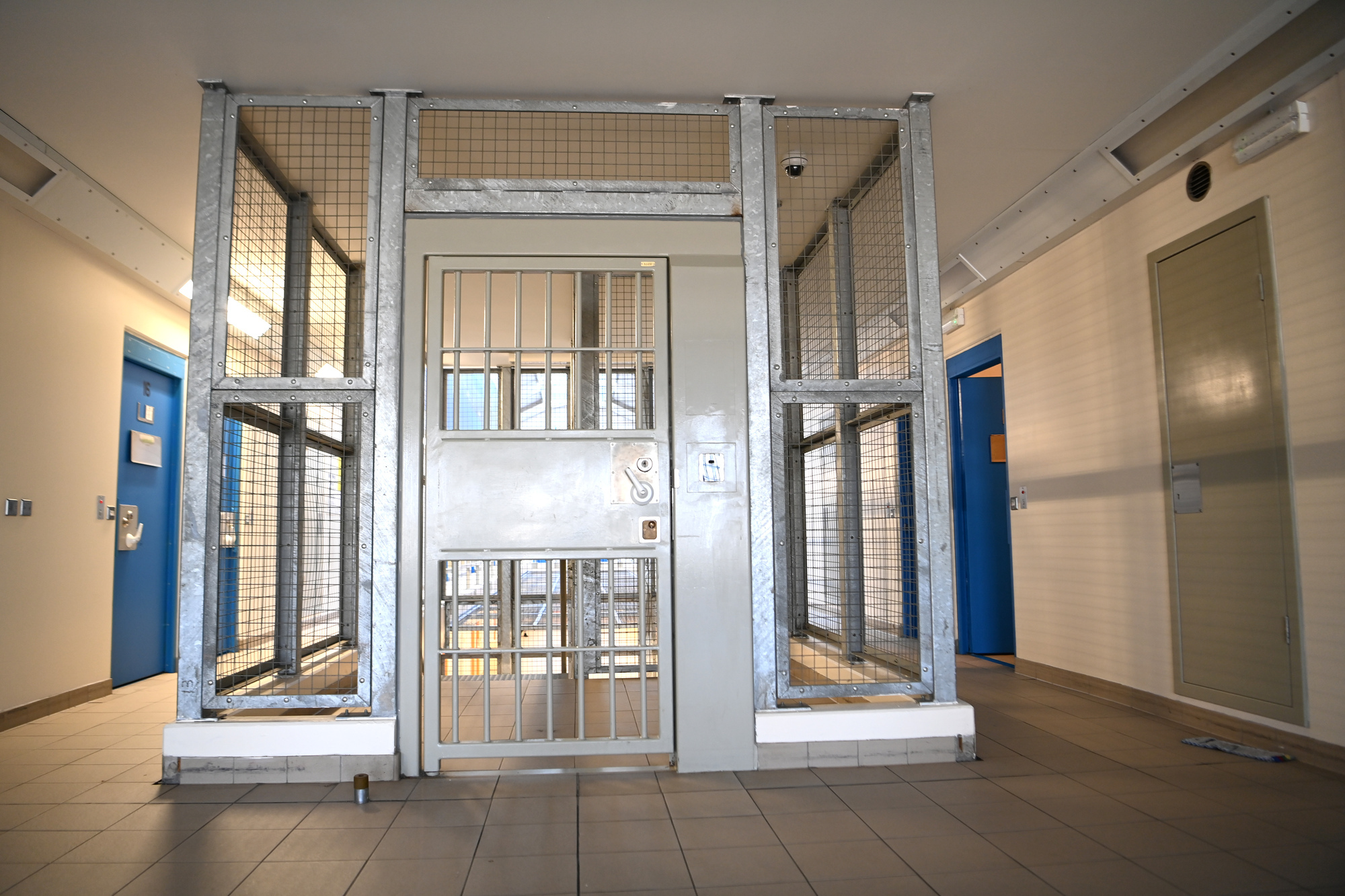 Prisoner punched and knocked out another inmate in exercise yard