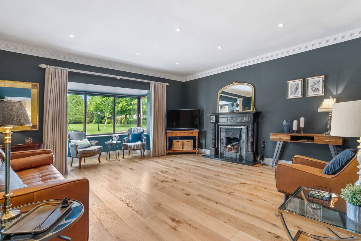 Front Lounge Front Lounge