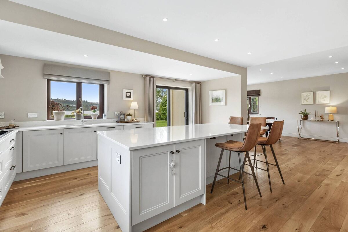 Calacatta gold quartz worktop Calacatta gold quartz worktop