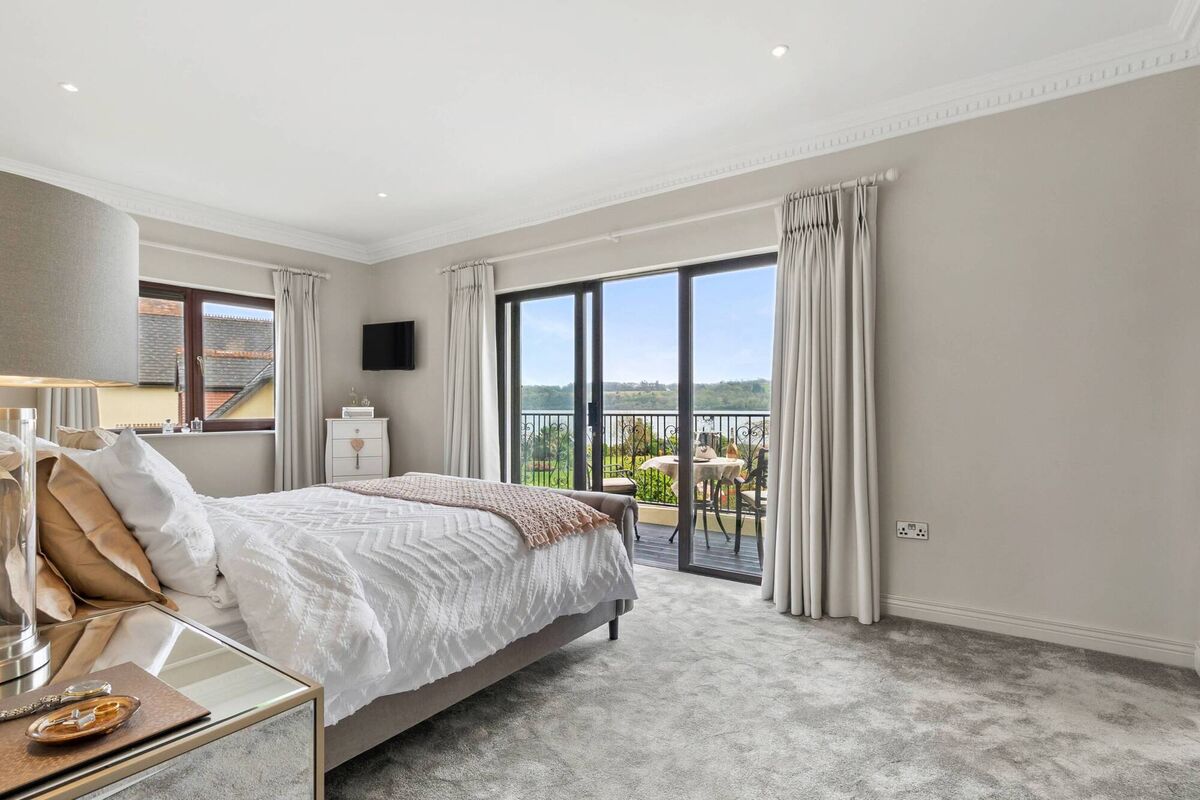 Main bedroom Main bedroom