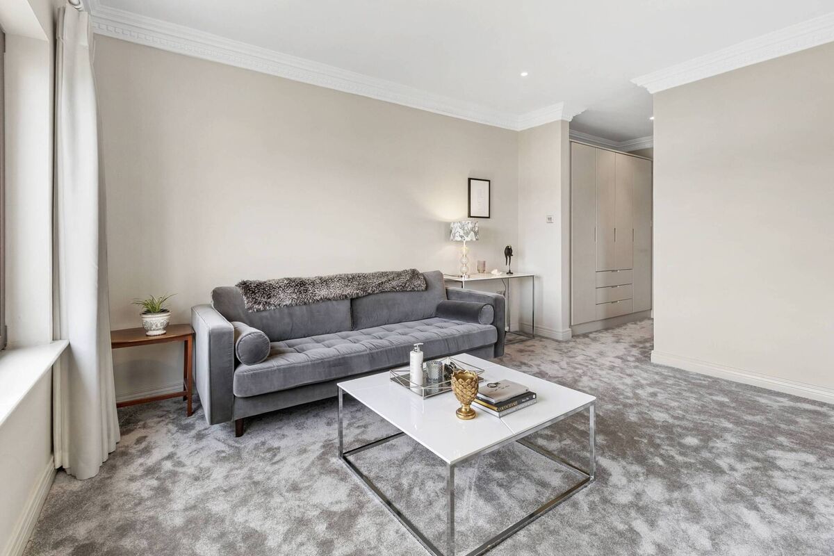 Sitting room as part of main bedroom Sitting room as part of main bedroom