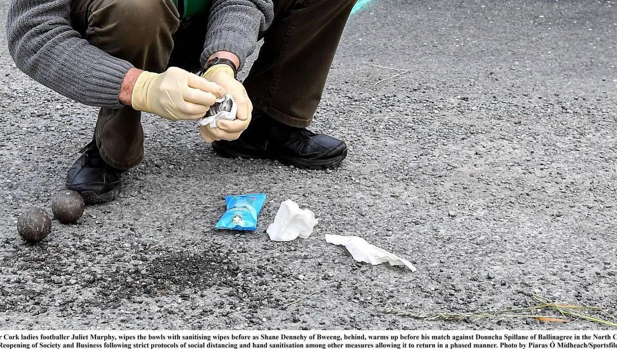 CRAFT: Wiping the bowls. Pic: Piaras Ó Mídheach/Sportsfile