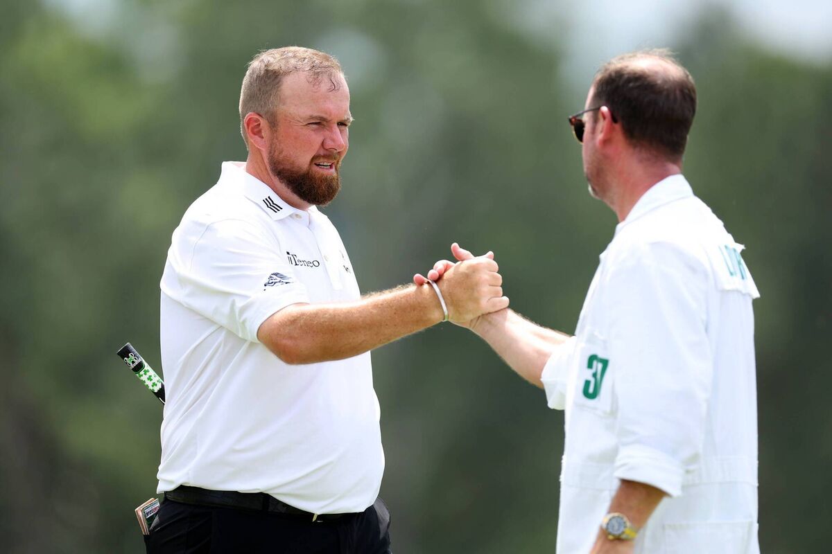 Shane Lowry of Ireland shakes hands with his caddie Darren Reynolds. (Photo by Andrew Redington/Getty Images)