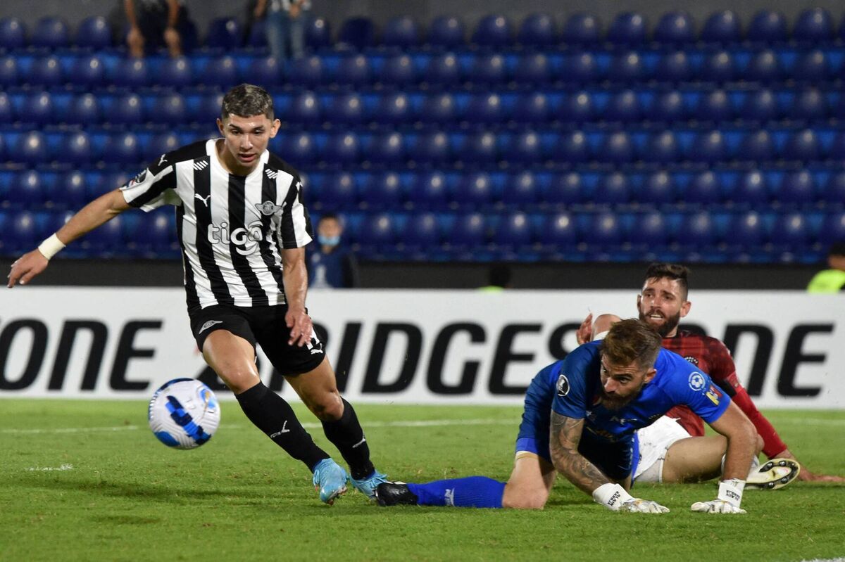 Julio Enciso in action during Libertad’s Copa Sudamericana. Pic: NORBERTO DUARTE / AFP