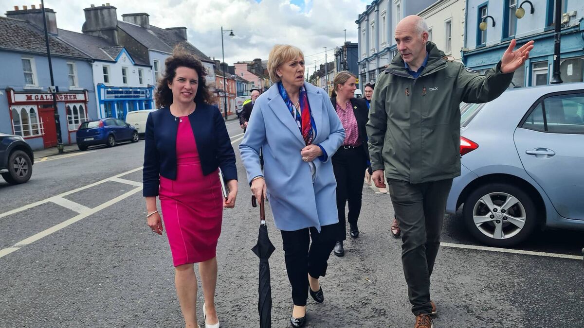 Heather Humphreys pictured in Ballaghaderreen with Pat Towey of Ballaghaderreen Men's Shed and Fine Gael senator Aisling Dolan. 