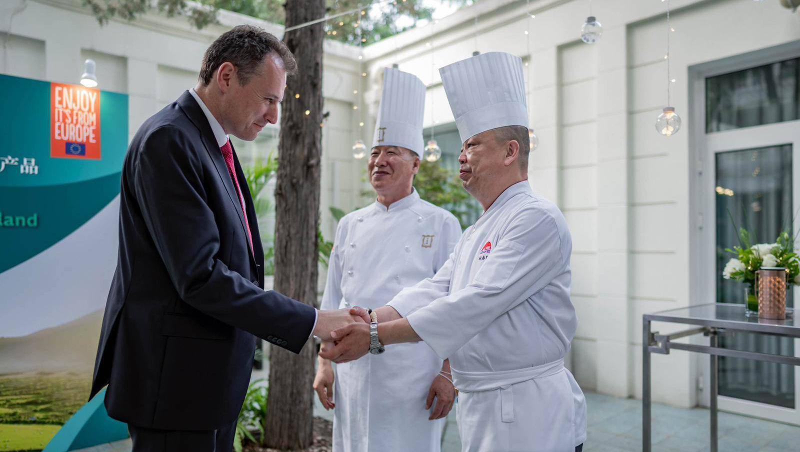 Minister for Agriculture Charlie McConalogue meets Chinese chefs at Bord Bia's Chef Masters event in Beijing