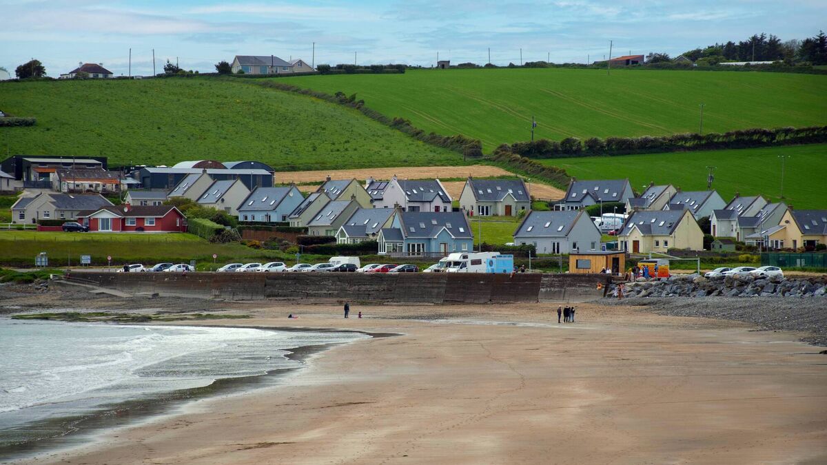 'It's a joke': Garretstown beach lovers react to Blue Flag loss - Vimarsana News