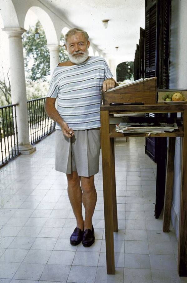 Ernest Hemingway at his standing desk (Life Magazine, 1 Jan. 1960) Ernest Hemingway at his standing desk (Life Magazine, 1 Jan. 1960)