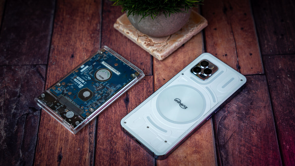 Unihertz Luna. Picture: Noel Campion.