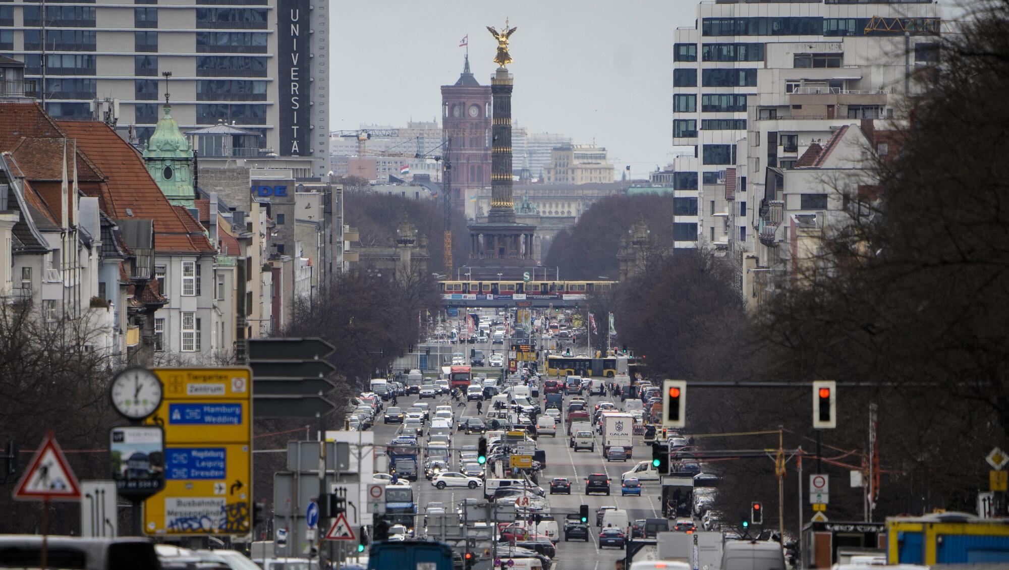 German economy enters recession following bleak first quarter