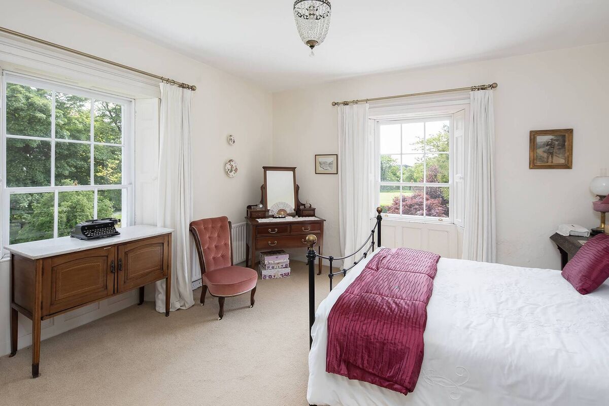 Double aspect bedroom