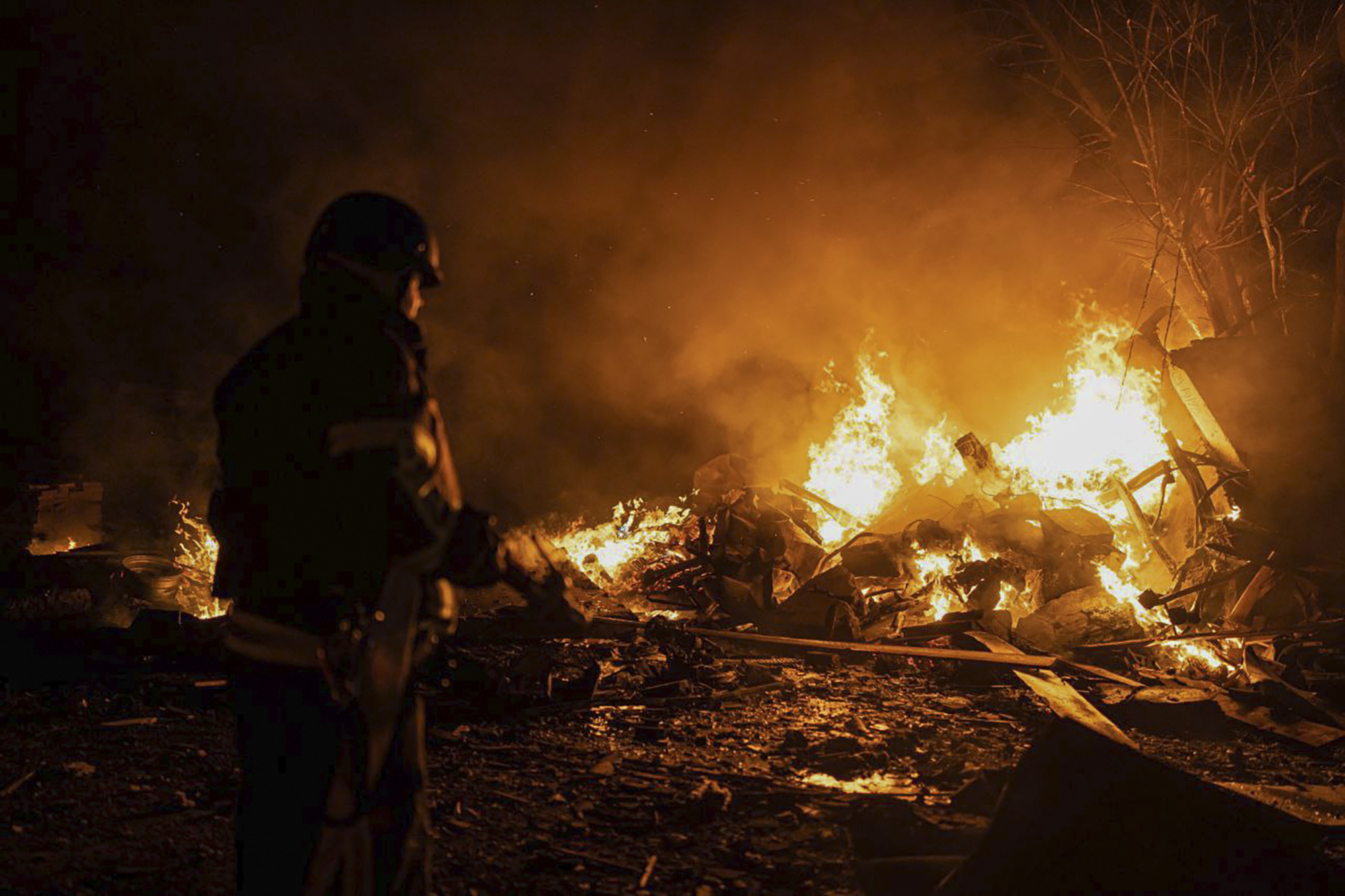 Explosions rock Kyiv as Russia launches new attack - Air Force