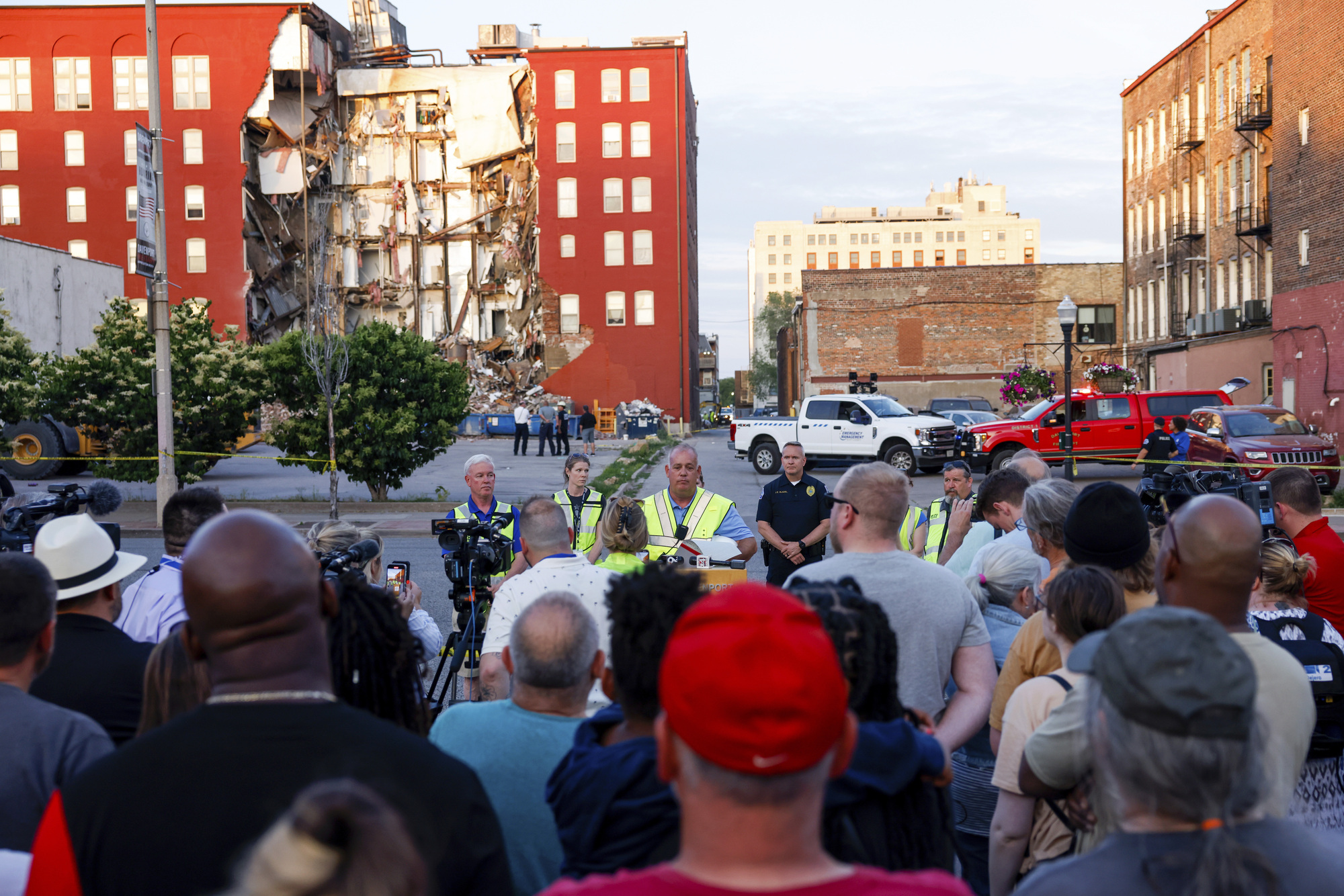 One rescued overnight after building collapse in Iowa