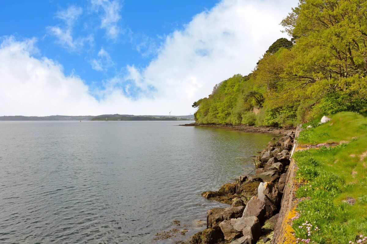 Sea is the next door neighbour, with 800m harbour frontage and sea wall