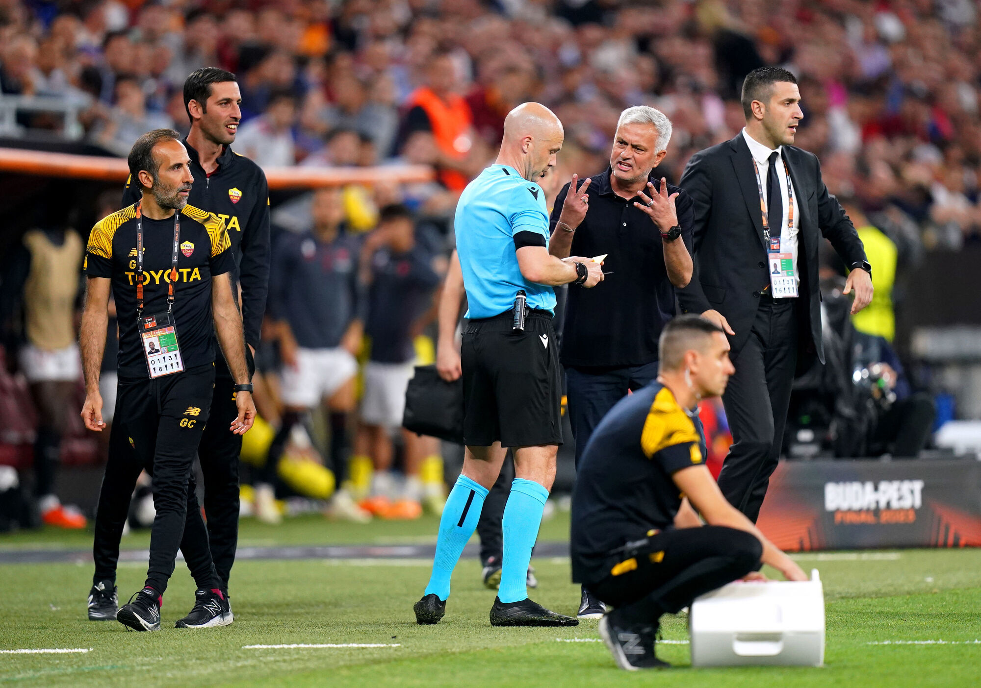 Mourinho swears at referee Taylor and labels him ‘disgrace’ in car park