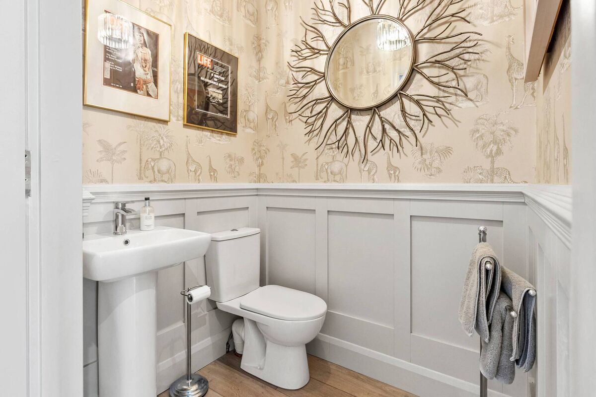 Spacious guest WC