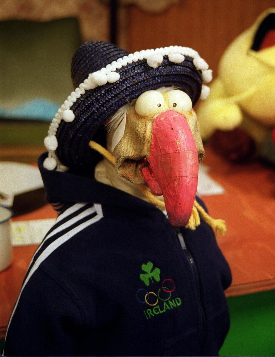 Screen and singing legend, Dustin the Turkey. Screen and singing legend, Dustin the Turkey.
