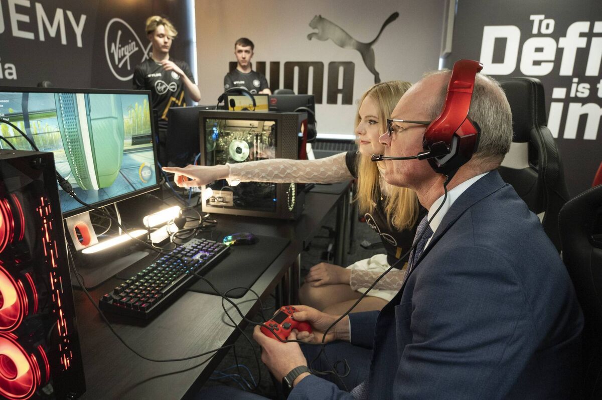 Summer Thompson explaining how WYLDE coaches esports players to Enterprise Minister Simon Coveney after he officially opened Ireland’s first professional esports training centre. Picture: Gerard McCarthy Summer Thompson explaining how WYLDE coaches esports players to Enterprise Minister Simon Coveney after he officially opened Ireland’s first professional esports training centre. Picture: Gerard McCarthy