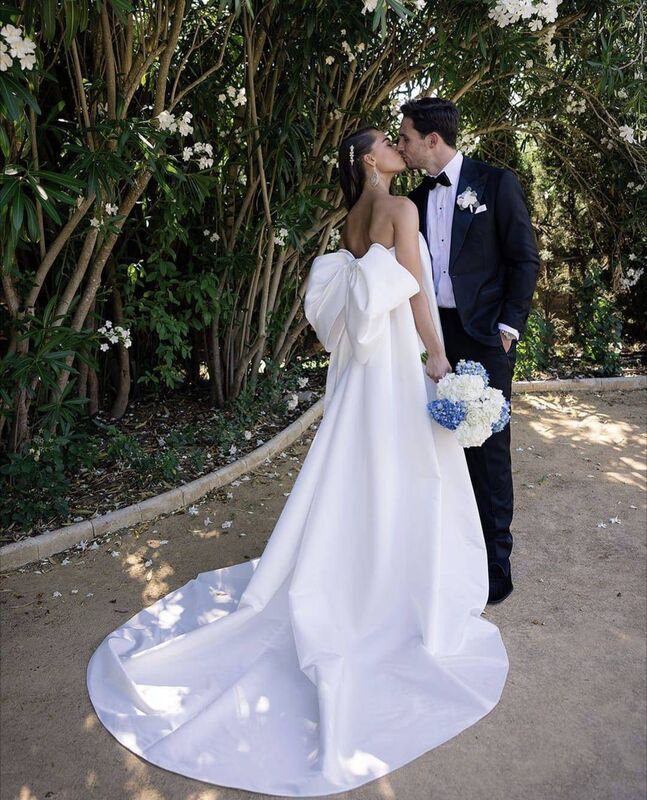 In a snap of her kissing her husband, Flanagan wrote "officially official forever". Picture: Instagram @robynflanagan1