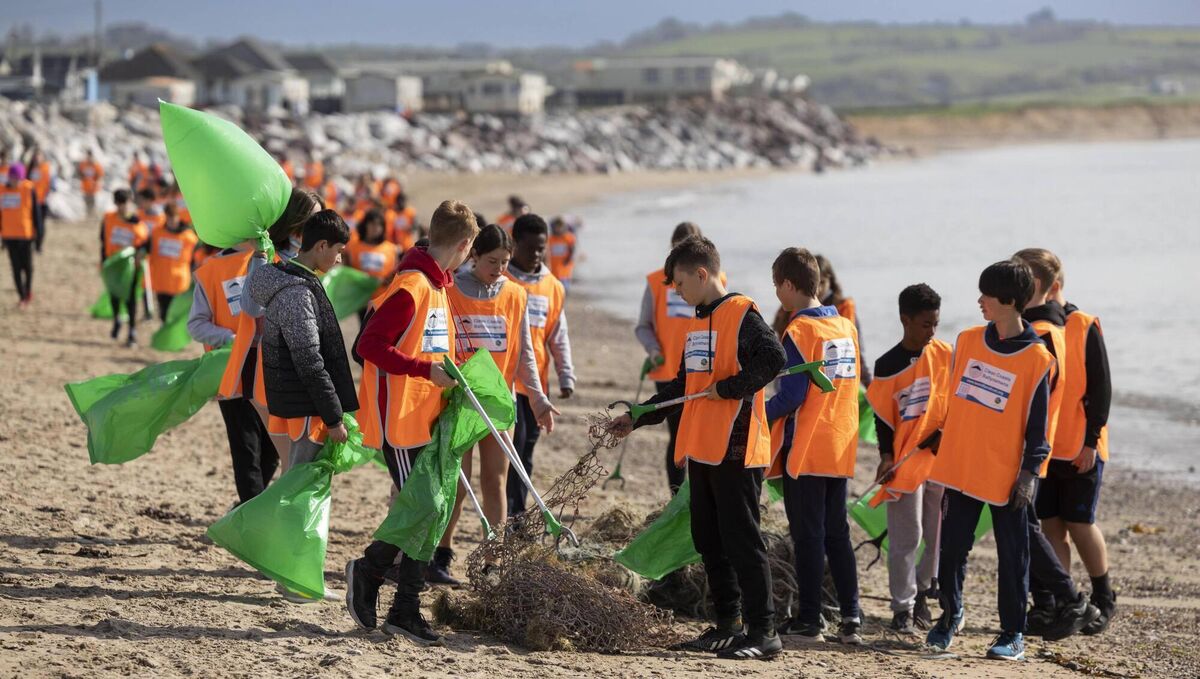 250 pupils and teachers from primary schools around East Cork got together as part of a Blue Flag Education in association with Clean Coasts Ballynamona. Pictured are 6th class pupils from Midleton Educate Together NS on Garryvoe beach. 