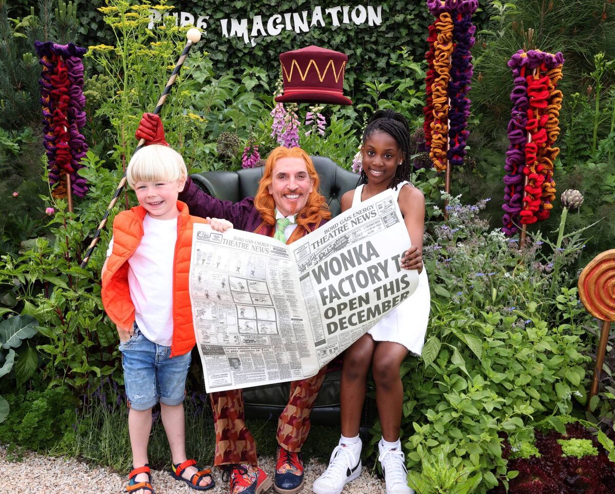 Gareth Snook who plays Willy Wonka, with Anais Tiana Bakala (10) and Harley Judge (6). Gareth Snook who plays Willy Wonka, with Anais Tiana Bakala (10) and Harley Judge (6).