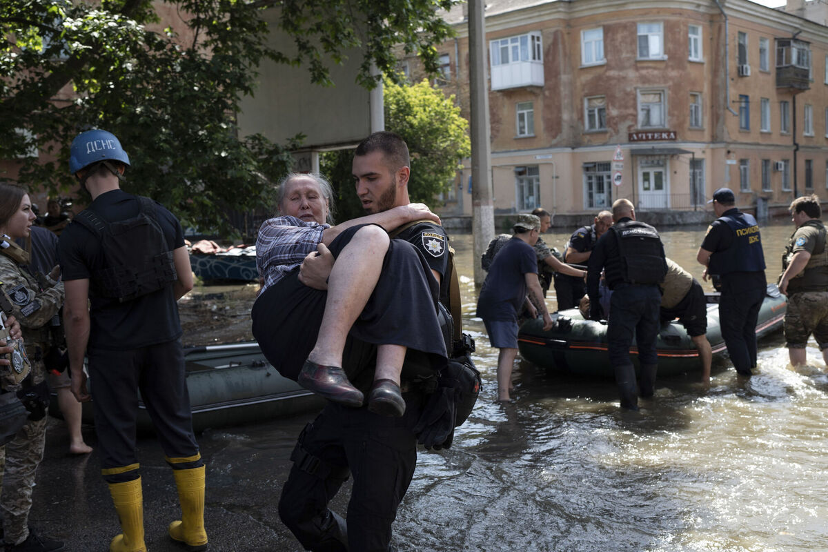 Residents are evacuated from a flooded neighbourhood in Kherson, Ukraine, Wednesday, June 7, 2023 after the Kakhovka dam was blown up. Picture: AP Photo/Roman Hrytsyna