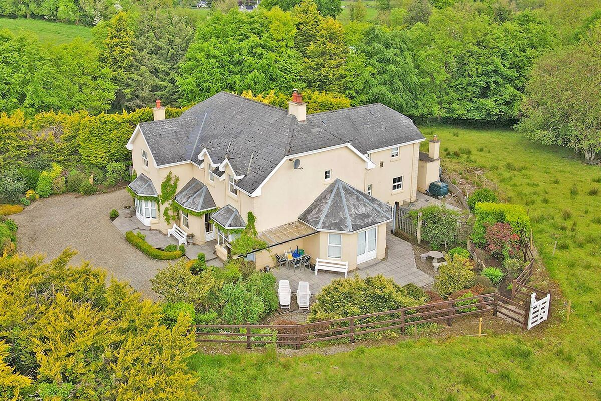 Well  landscaped, on 4,4 acres with significant road frontage