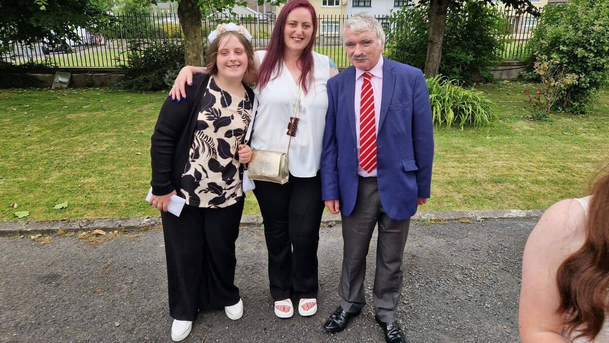 Willie O'Dea makes 12-year-old constituent Kiera's 'dream come true' as Confirmation sponsor - Vimarsana News