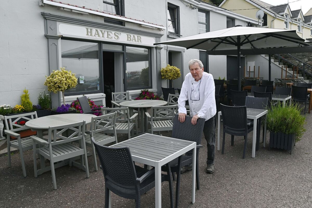 David Wine outside Hayes' Bar. Picture:Denis Minihane.