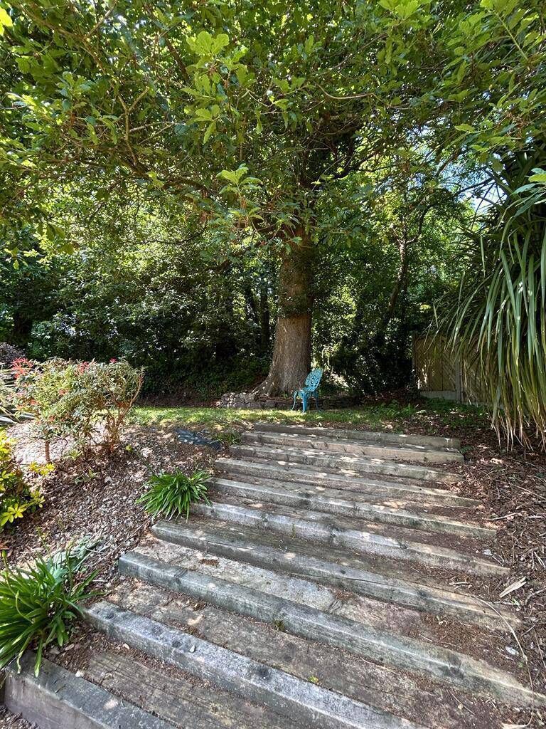 Tie a yellow ribbon...