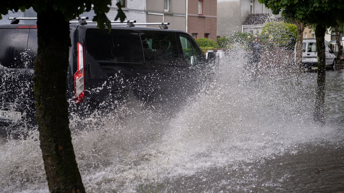 Hundreds without power as more thunderstorms to hit Munster and 13 other counties - Vimarsana News